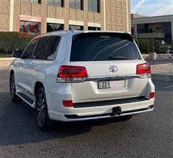 تۆیۆتا لاند کروزەر